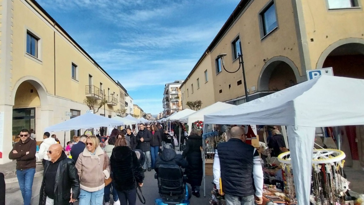 Domenica torna il consueto appuntamento con il mercatino nel centro storico di Aprilia. - 