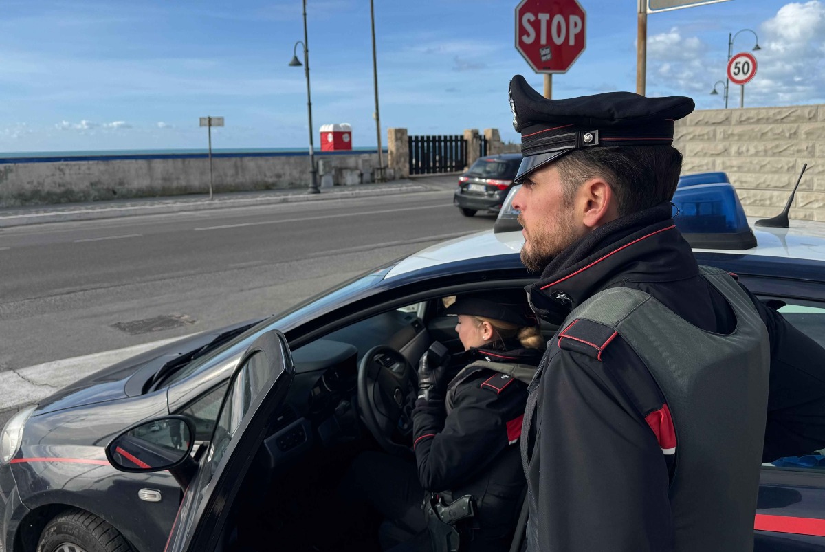 Sospetto via vai sotto casa: 32enne di Nettuno “pizzicato” con cocaina e contanti. - 