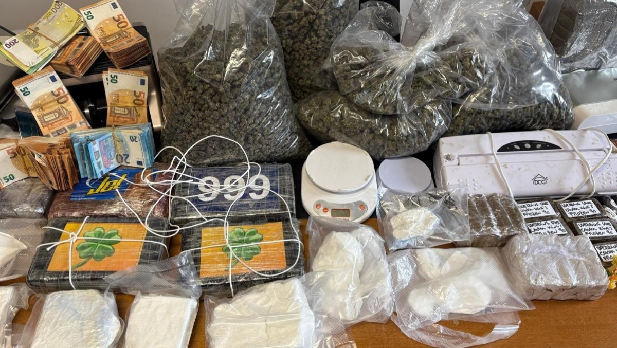 Droga nel box auto: scoperta dalla Questura di Roma una centrale dello spaccio. - 