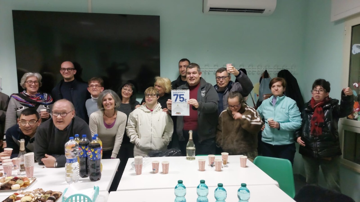 Aprilia - Il presepe che unisce, il Comitato di via Scrivia alla Comunità Raggio di Sole - 