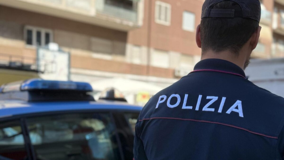Profumi contraffatti destinati alla vendita “porta a porta” in provincia di Latina. - 