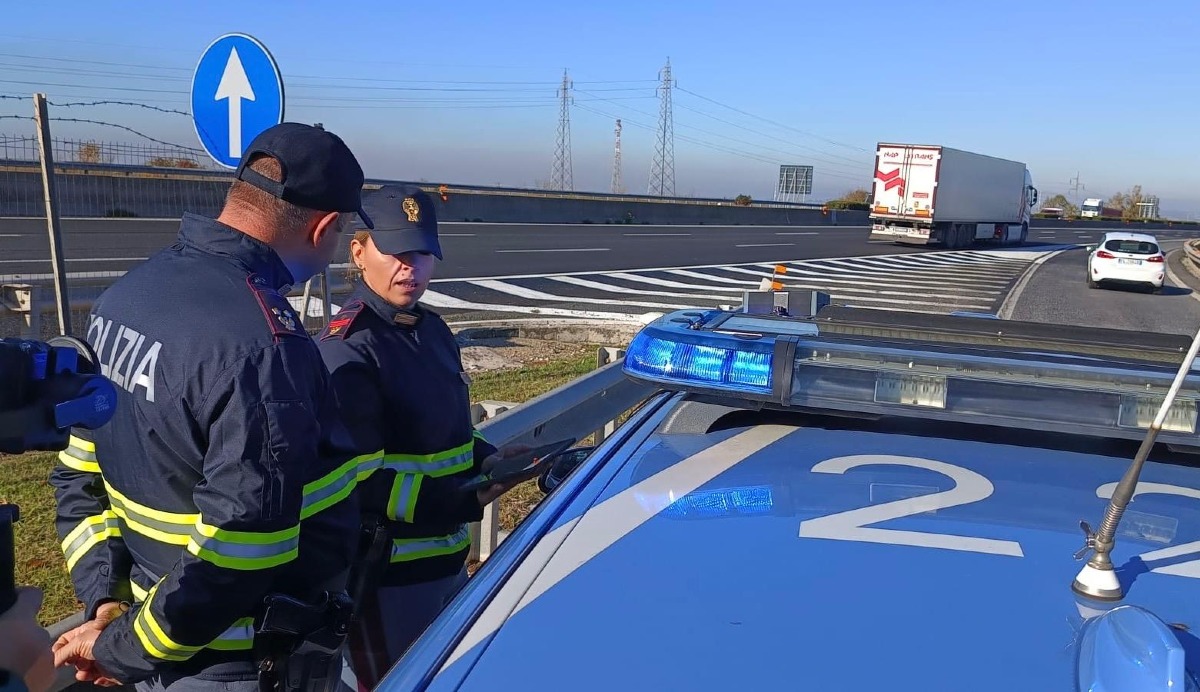 Finto carabiniere fermato sull'A1 dalla polizia dopo l'ennesima truffa - 