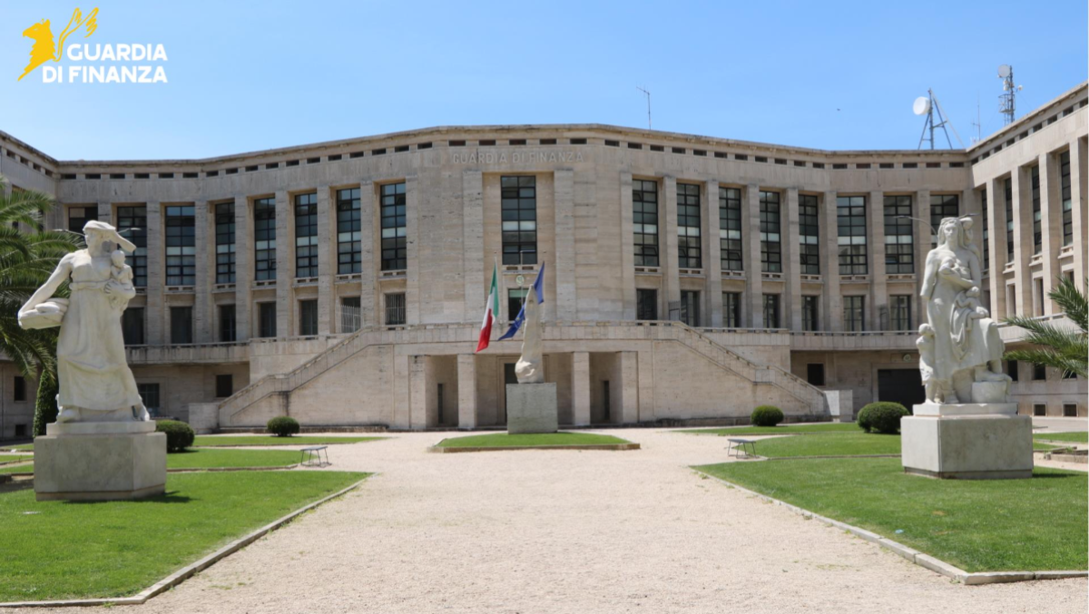 Falso andrologo adescava minori della provincia di Latina online e acquisiva foto e video dal contenuto pedopornografico. - 