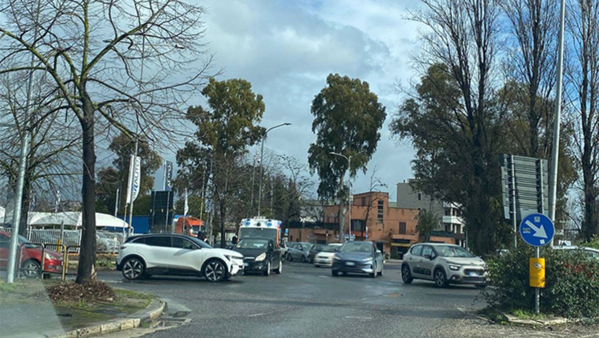 Disagi sulla Pontina, all’ingresso di Latina, per un incidente alla rotatoria di Borgo Piave.  - 