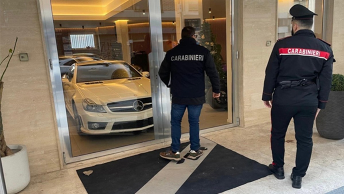“Affari” con le auto di lusso tra Latina, Roma ed Anzio: disposti gli arresti per l'imprenditore pontino - 