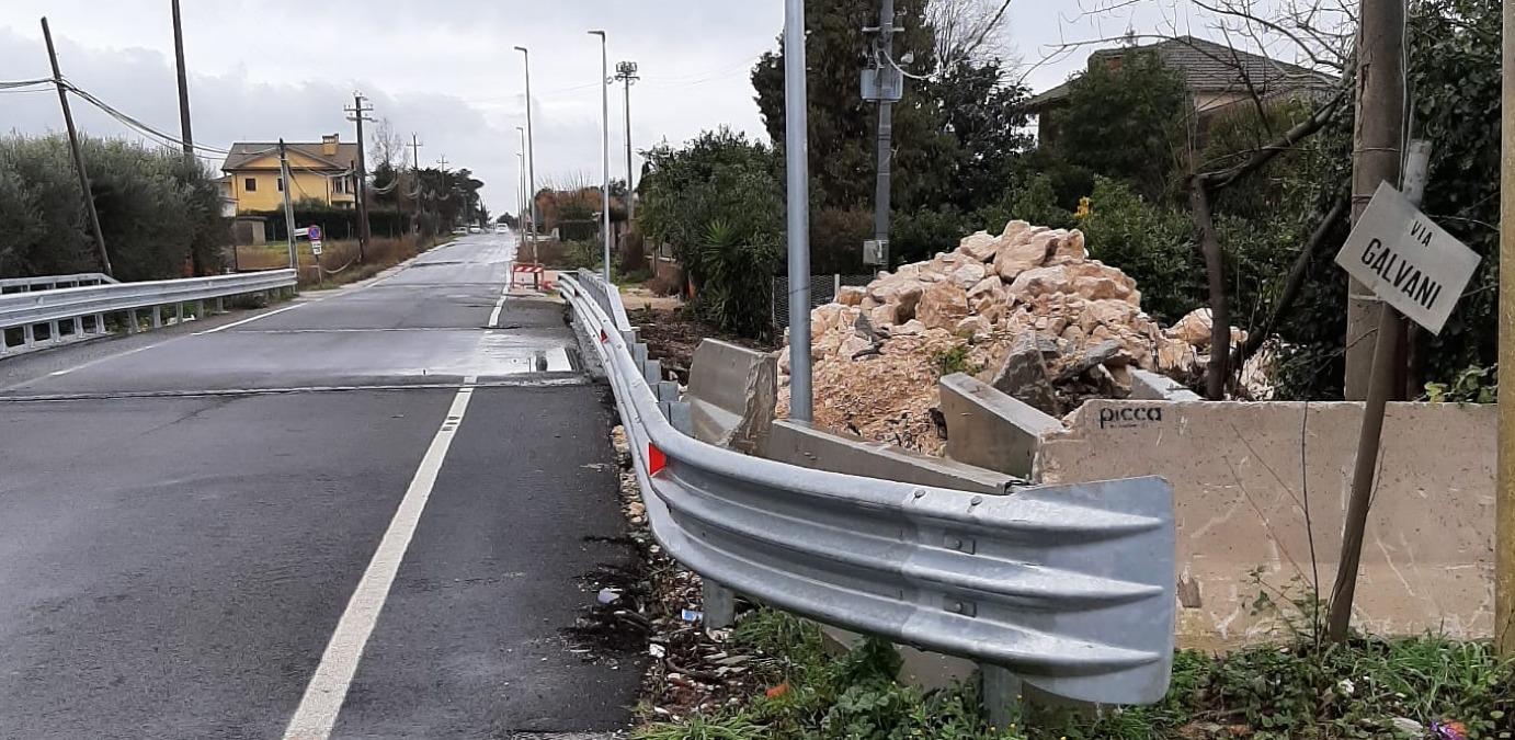 Aprilia - Ponte alle Isole, i residenti: "Ci sono già le buche" - 