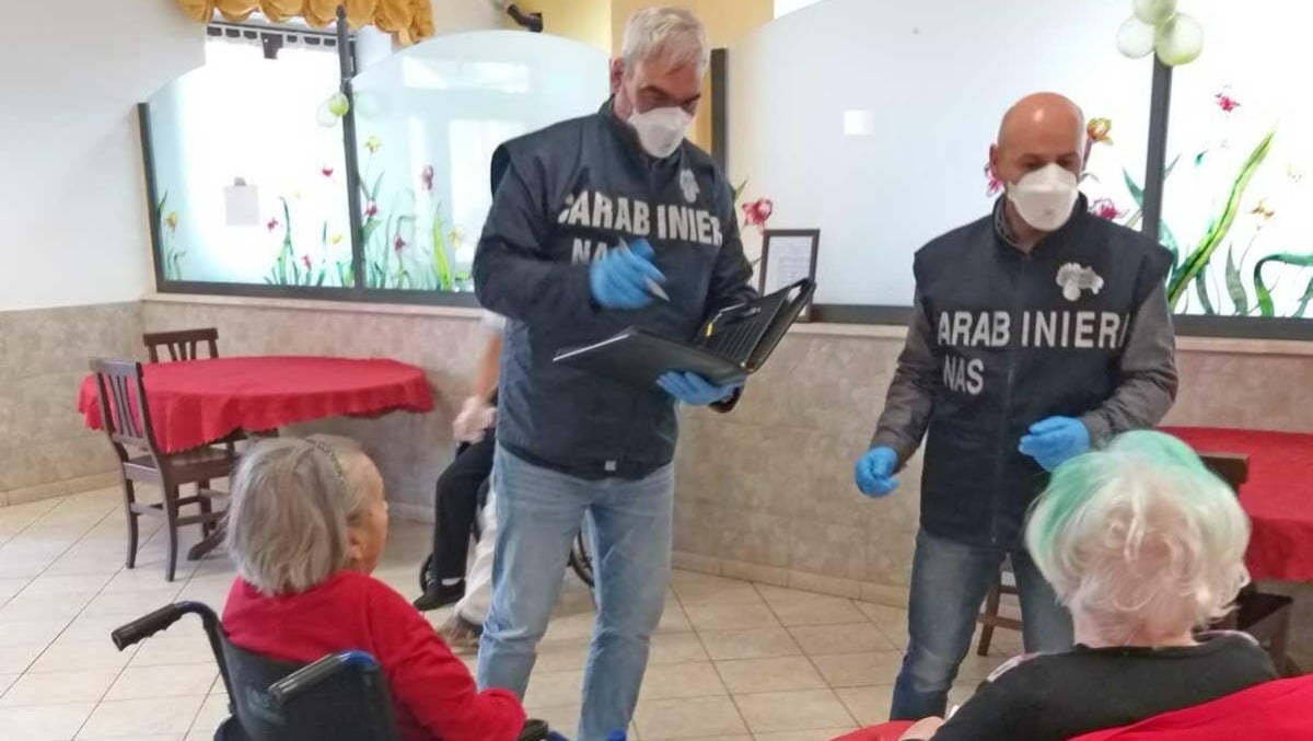 Anziani legati e sedati in una struttura per anziani dei Castelli Romani. Blitz del Nas. Scattano 7 misure cautelari. - 