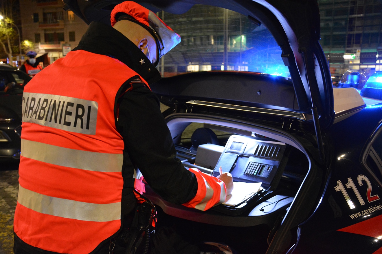 Cisterna - Ruba il portafoglio ad un 80enne e usa la carta di credito, denunciato - 