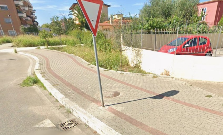 Come era prima, il tombino è stato coperto