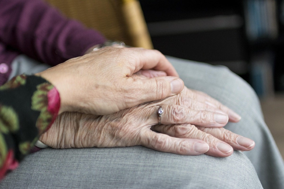 In Italia 8,5 milioni di caregiver familiari, l'80% sono donne  - 