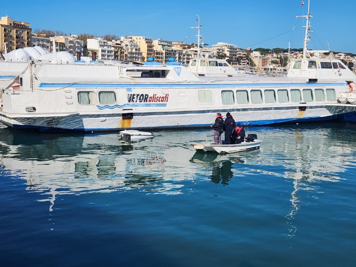 Pulizia del porto di Anzio: in opera il drone marino mangia-plastica - 