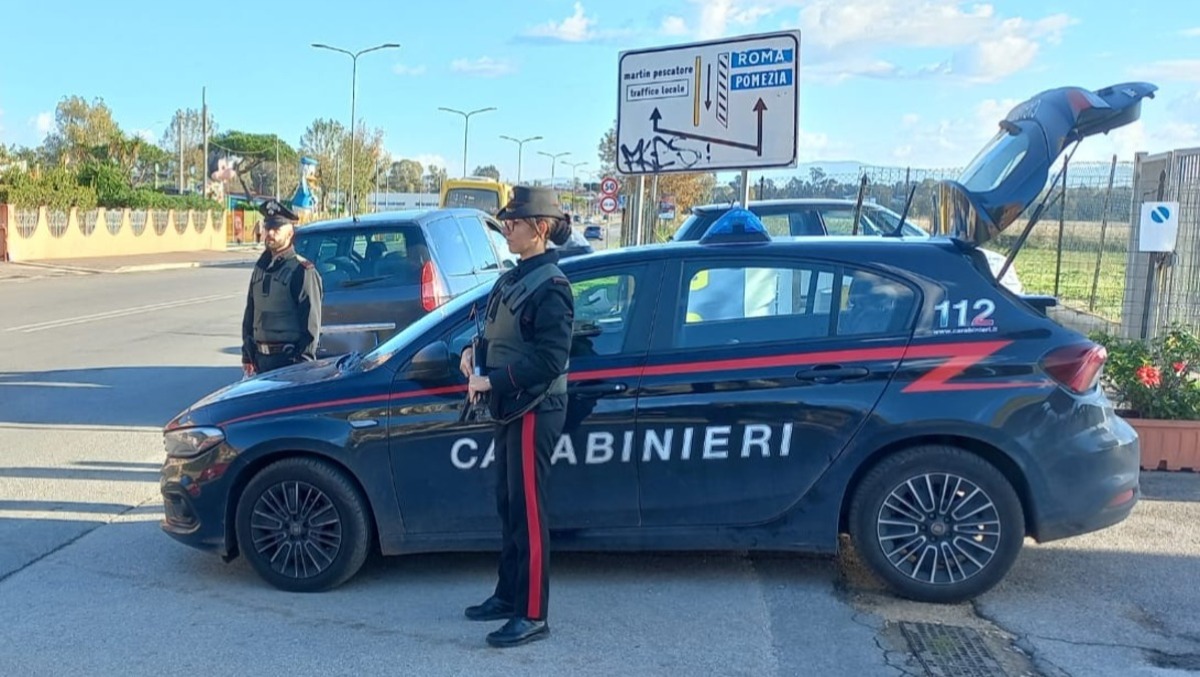 Pomezia, picchia e accoltella la madre che non gli vuole dare i soldi per comprare la droga. - 