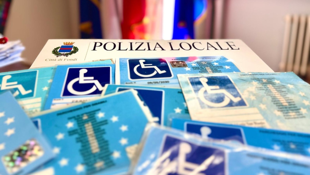 Uso illecito dei contrassegni per disabili, 47 tesserini ritirati a Fondi, nel sud pontino. - 