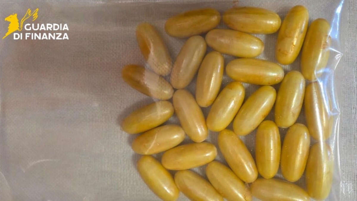 Aveva ingerito 84 ovuli di cocaina. Sudamericana arrestata all’aeroporto di Fiumicino dalla Finanza. - 