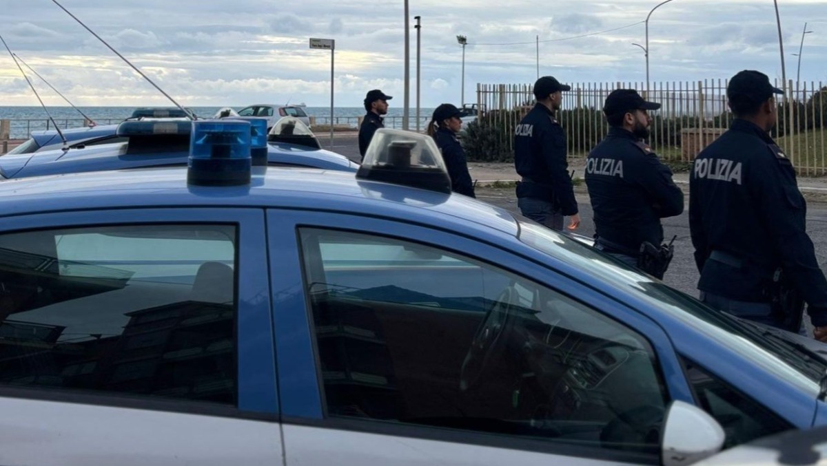 Aggredisce la compagna e la sequestra in un alloggio di fortuna.  - 