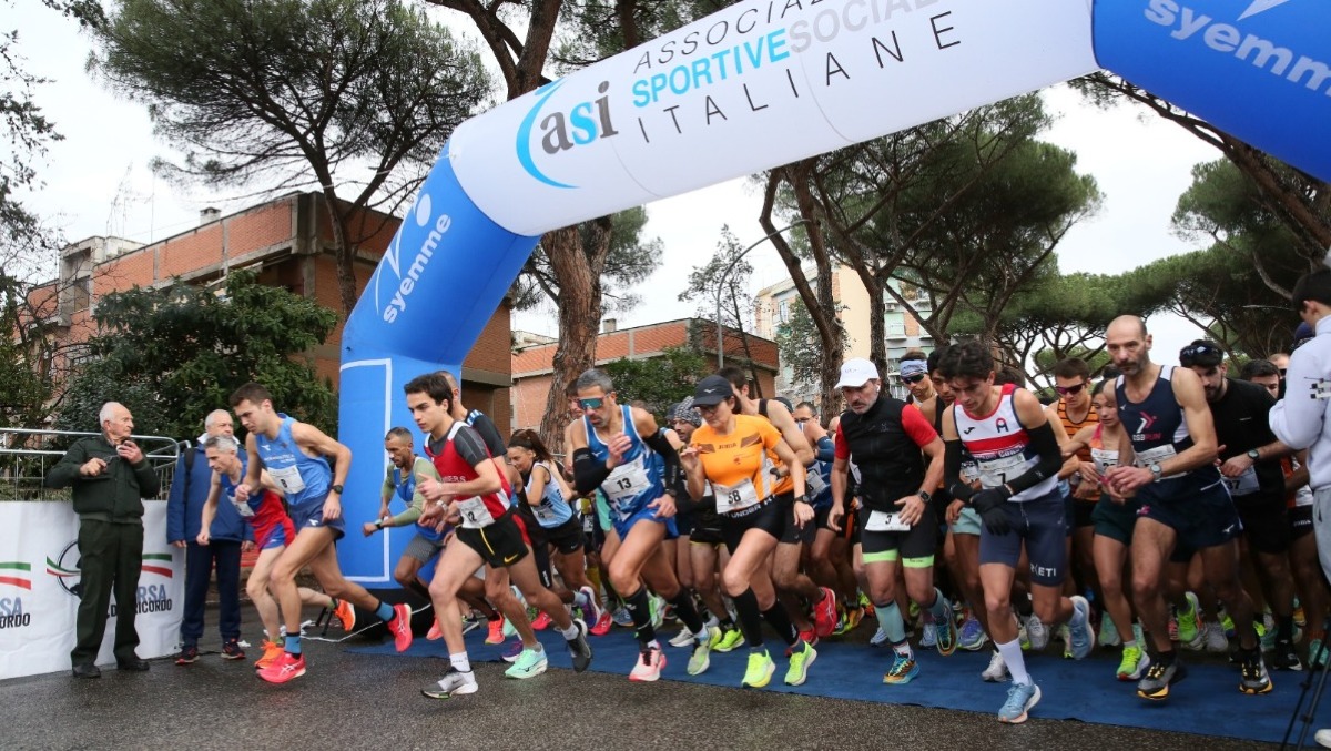 Tutto pronto per il taglio del nastro della XIII Corsa del Ricordo. - 