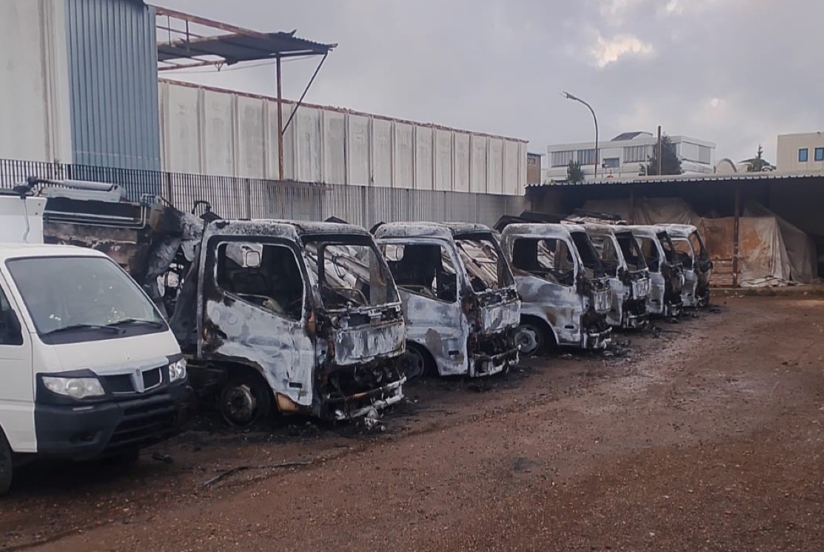 Rogo doloso ai compattatori per i rifiuti ai Castelli, un arresto 