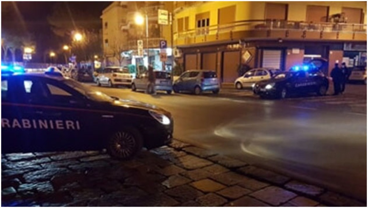 Nonno armato di tirapugni in giro per le vie di Latina, 82enne denunciato - 