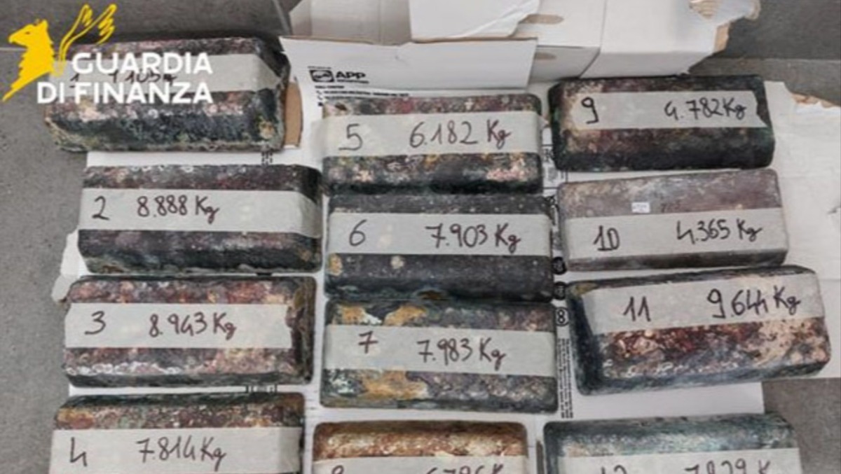 Frode fiscale con l’argento: passa per la provincia di Latina l’operazione “Black Silver” della Finanza di Arezzo. - 