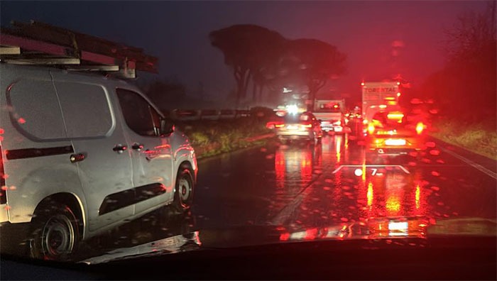 Nuova ondata di maltempo, disagi sulla Pontina per buche e allagamenti.  - 