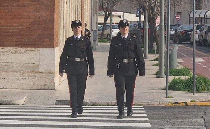 Latina, completamente ubriaco dà in escandescenza in strada. - 