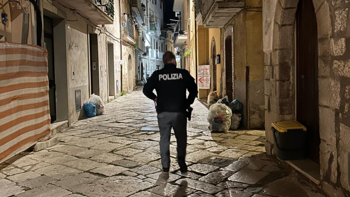 Controlli nel centro storico e nelle strutture ricettive di Fondi.  - 