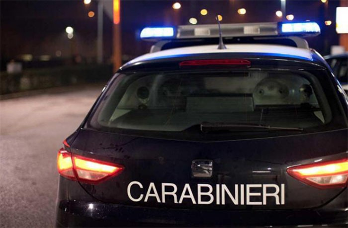 Ubriaco e armato di coltello si rifiuta di scendere dal bus Cotral - 