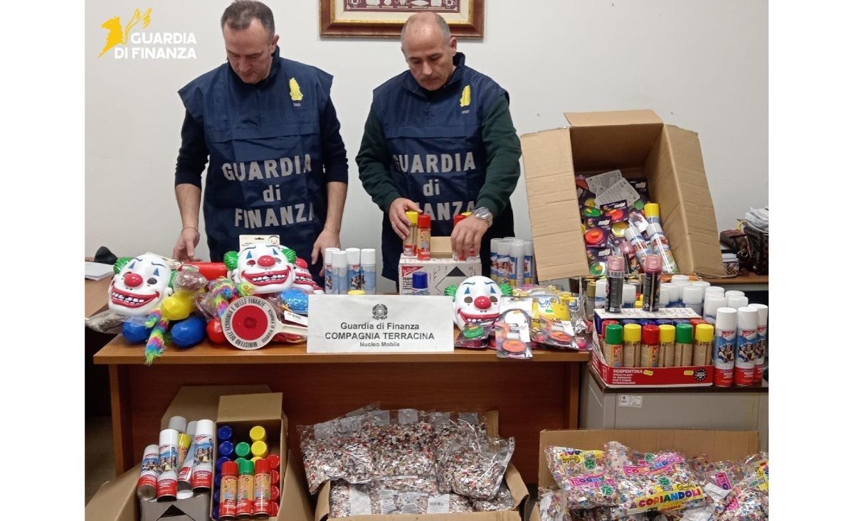 Machere, spray e giochi di carnevale irregolari: sequestro a Sabaudia - 