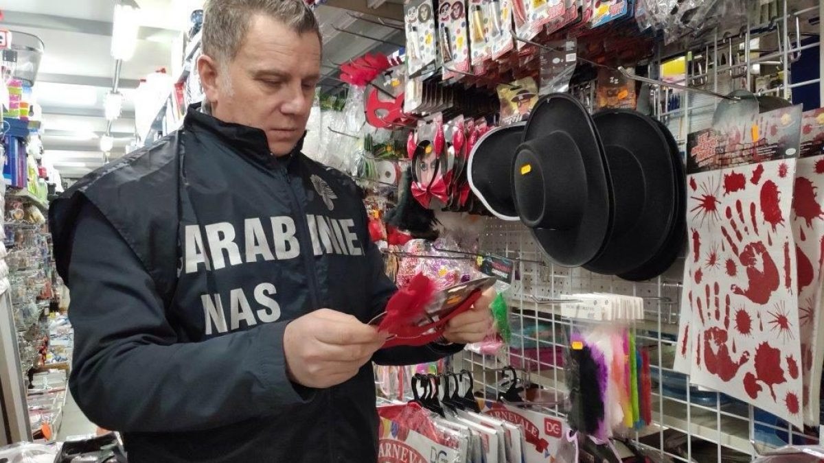 Sequestrati in provincia di Latina oltre 500 maschere e accessori di Carnevale. Non erano a norma ed erano destinati ai bambini. - 