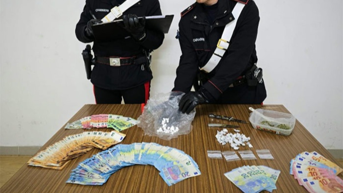 Due giovanissimi pusher in manette a Sezze. Sequestrata droga e banconote contraffatter. - 