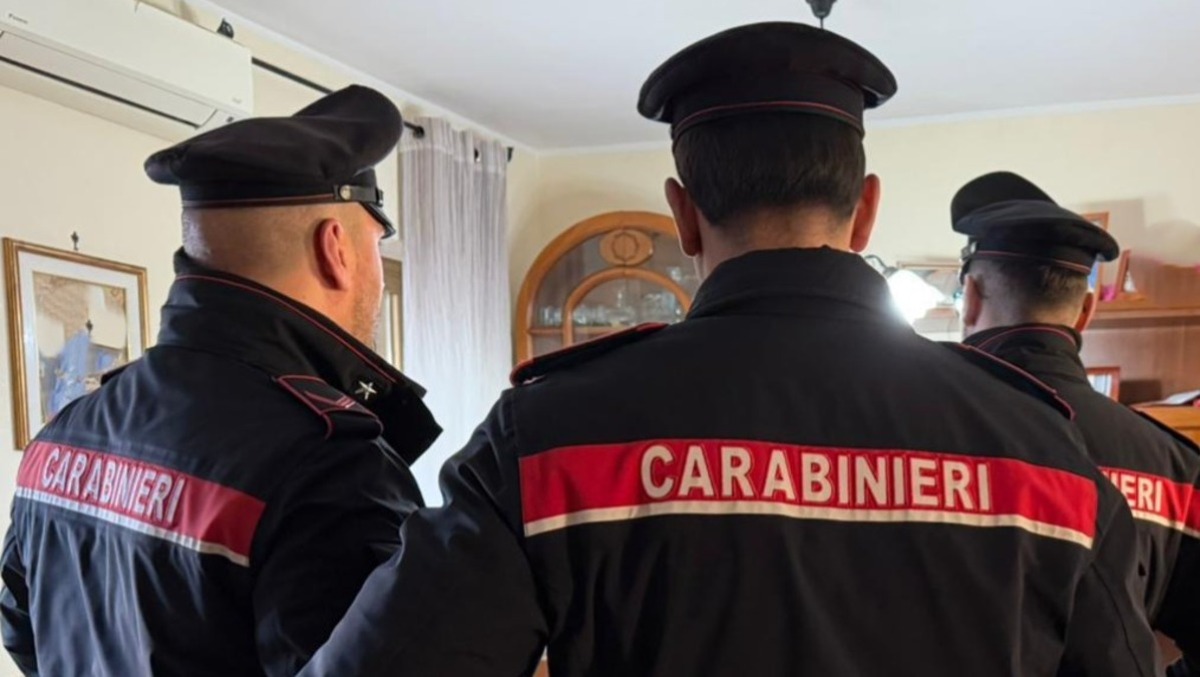 Occupazioni abusive, droga, tirapugni e manganelli: i controlli - 