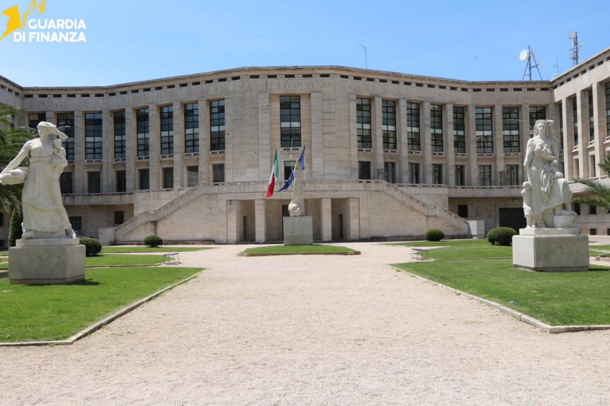 CORRUZIONE A CISTERNA: ARRESTI DOMICILIARI PER DUE FUNZIONARI DEL COMUNE - 