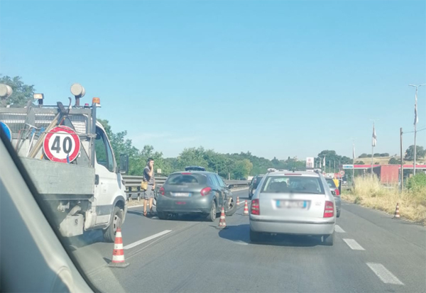 Code sulla Pontina per lavori. C’è anche un incidente. - 