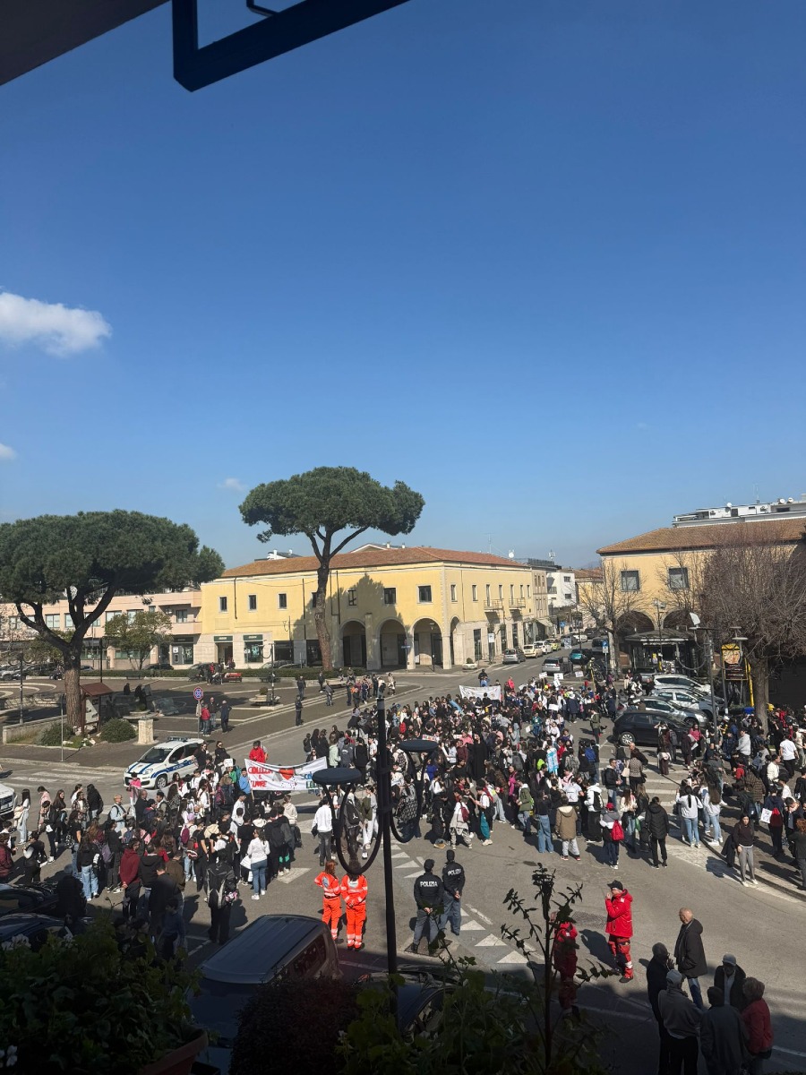 Aprilia, la marcia contro il bullismo