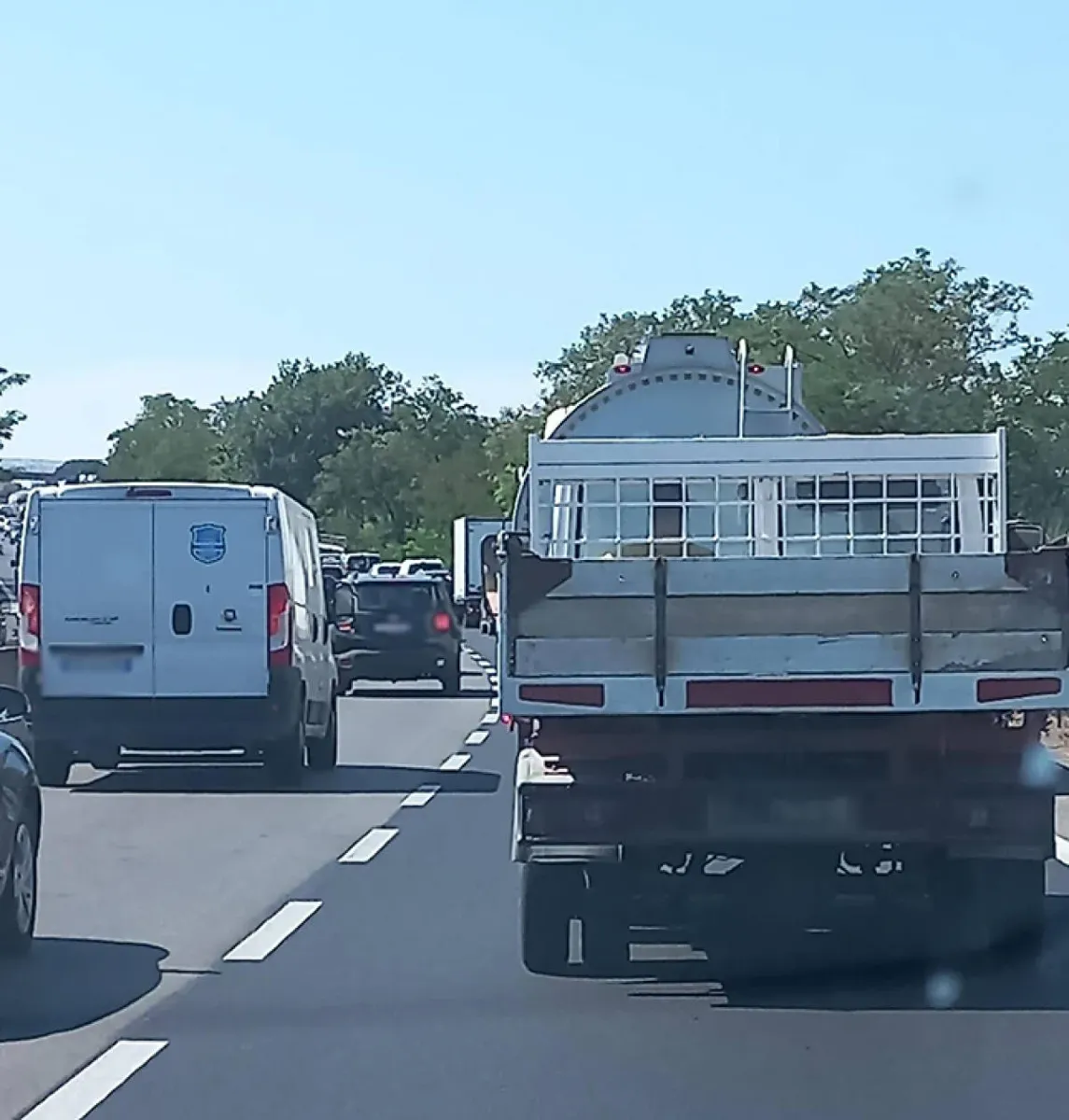 Lavori in corso e veicolo in panne: disagi questa mattina sulla Pontina, all’altezza di Aprilia. - 