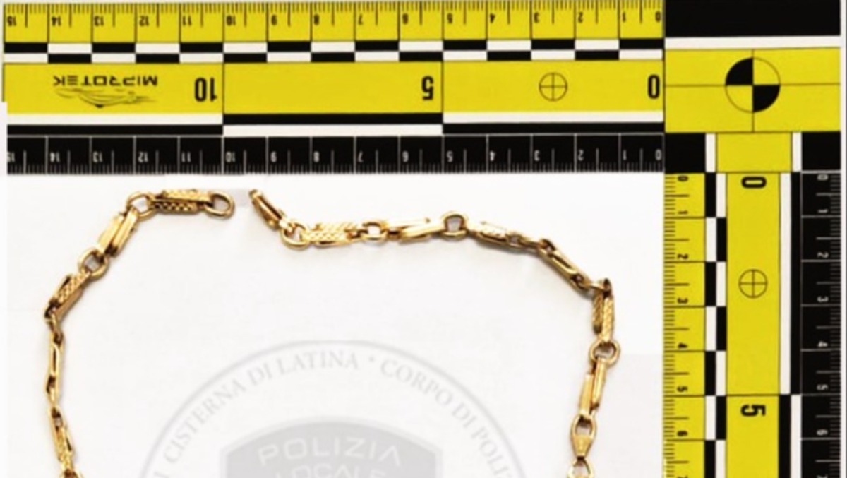 Strappa collana d'oro a un pendolare in stazione a  Cisterna: un arresto e due denunce - 