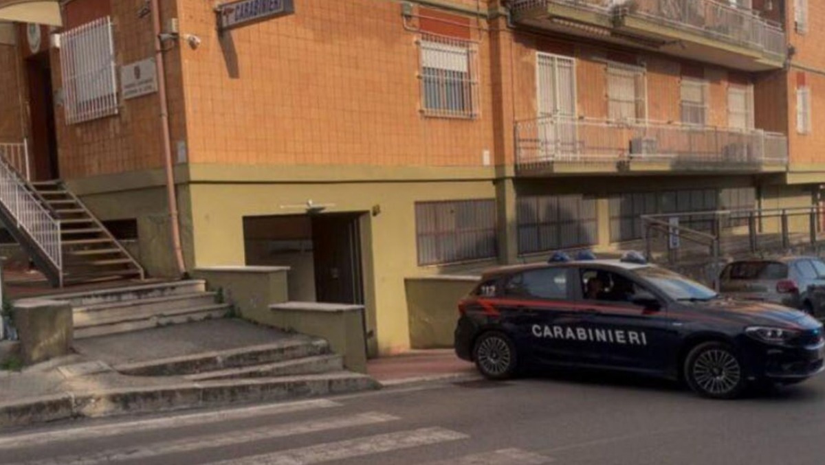 Aggredisce i carabinieri in caserma a Cisterna, in arresto - 