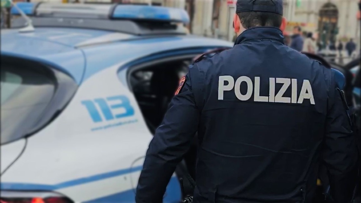 Armato di coltello, in piena notte, rapina due turisti a Roma Termini: arrestato dalla Polizia. - 