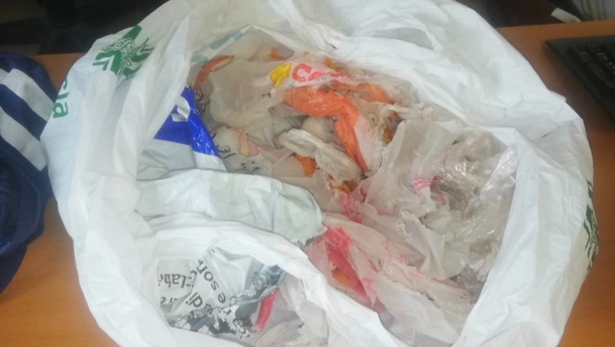 Cisterna, 214 grammi di cocaina in un borsone abbandonato. - 