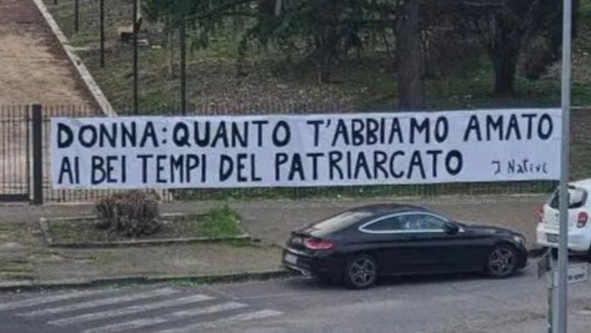 Striscione misogino al parco di Latina: "Inaccettabile" - 