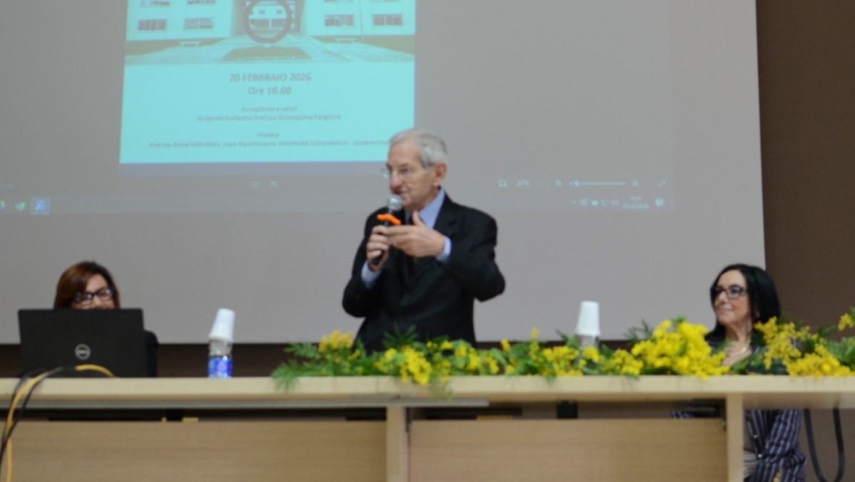 Aprilia - All'Istituto Rosselli si riflette su partecipazione e democrazia con Luciano Violante - 