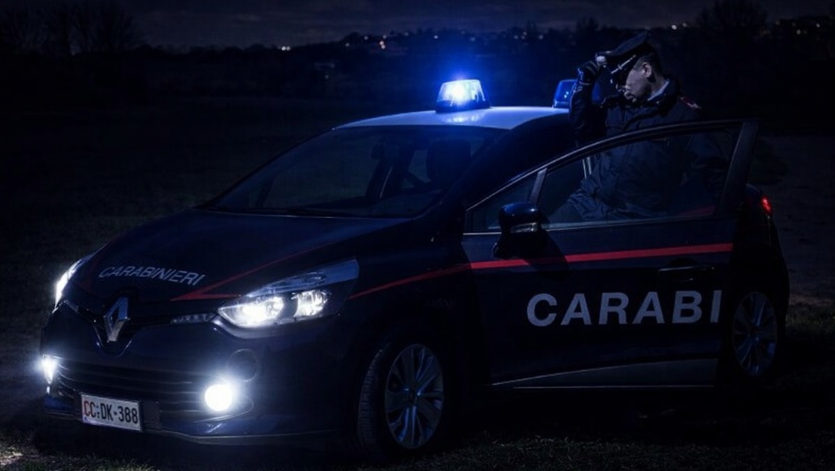 Accerchiato da sei persone e aggredito: fugge e chiede aiuto - 