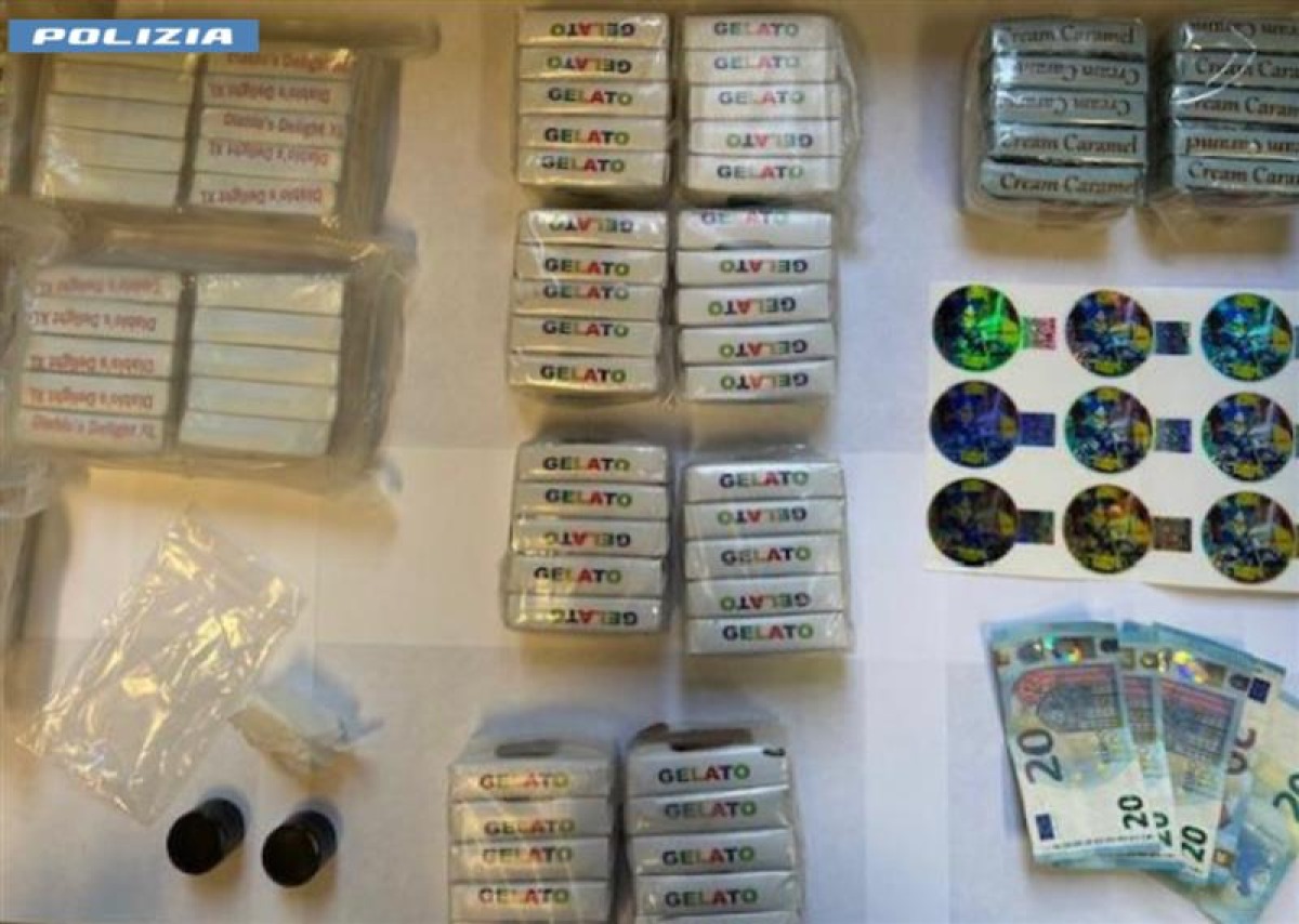 Fuori strada con un’auto a noleggio mentre trasportava hashish - 