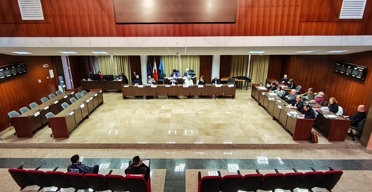 Cisterna, l’opposizione ritira la mozione di sfiducia e non si presenta in aula. - 