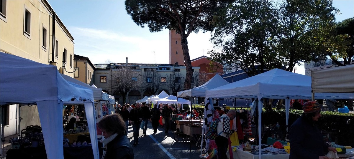 Aprilia, questa domenica mercatino in Piazza Roma e in via dei Lauri. - 
