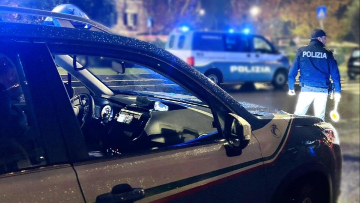 Folle inseguimento per le strade di Borgo Sabotino, in fuga speronano la Polizia. - 