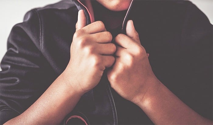 Latina, narcotizza e violenta il figlio 14enne. Madre a processo: chiesti 16 anni.