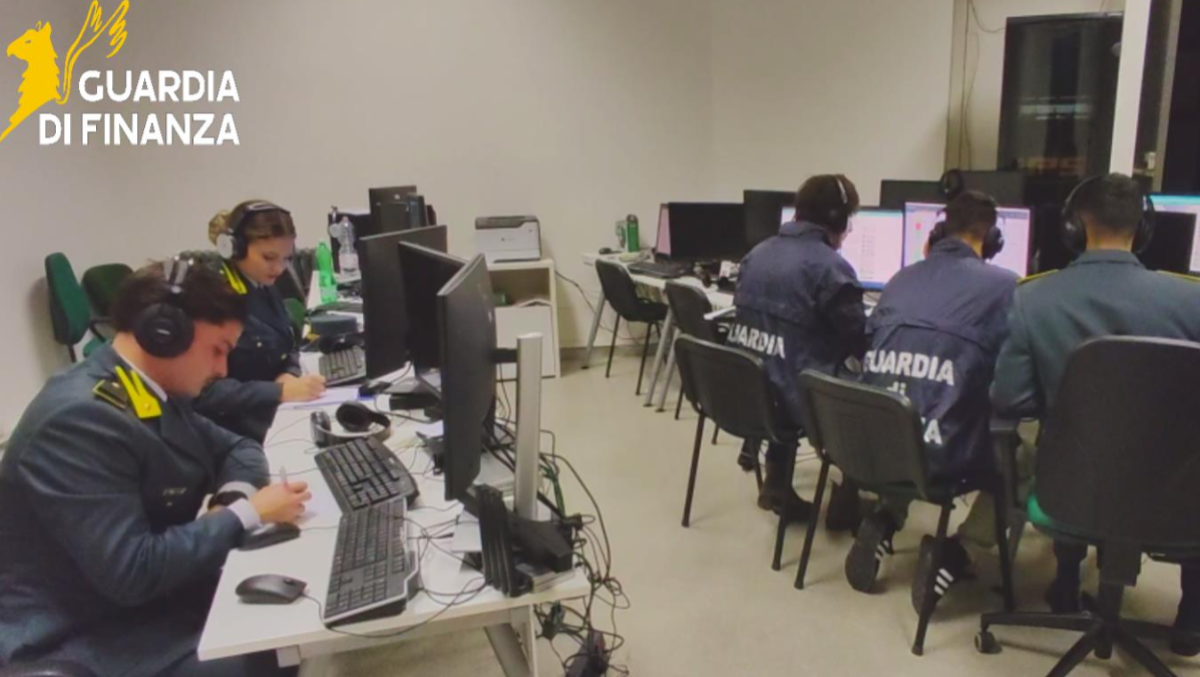 Soldi per pratiche veloci alla Camera di Commercio di Latina, 11 indagati - 