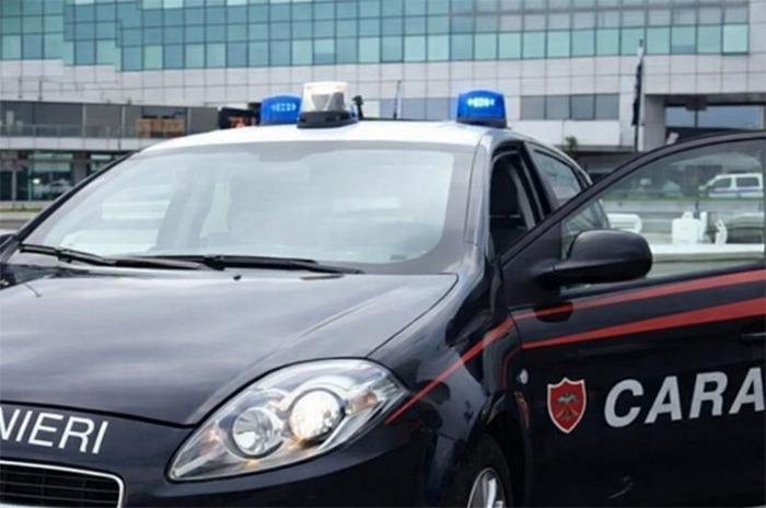 Latina, ruba liquori e dolciumi dal supermercato. “Pizzicata” all’uscita dai Carabinieri.  - 