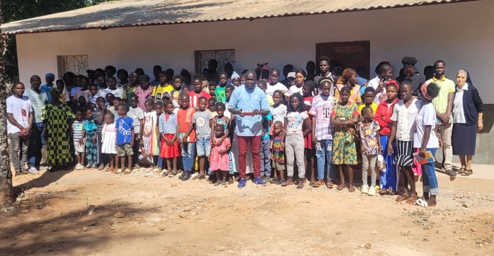 Cisterna, il dono di Maria Grazia ai giovani studenti della Guinea Bissau: un’aula comunitaria. - 